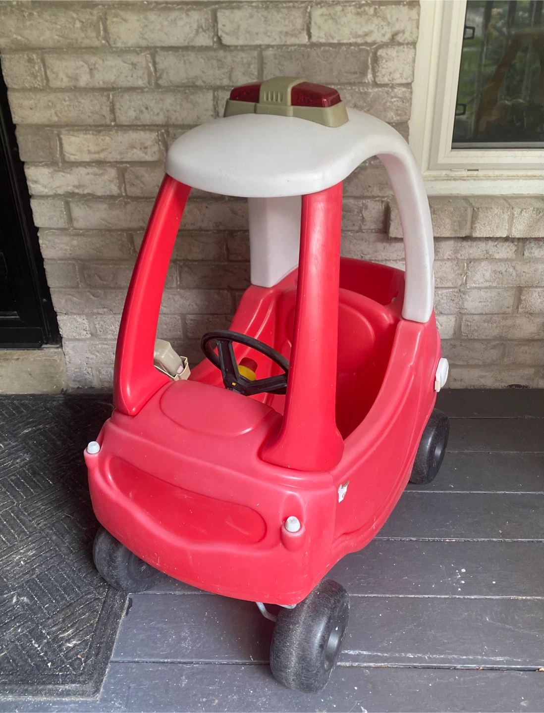 Little Tikes ride & rescue cozy coupe car