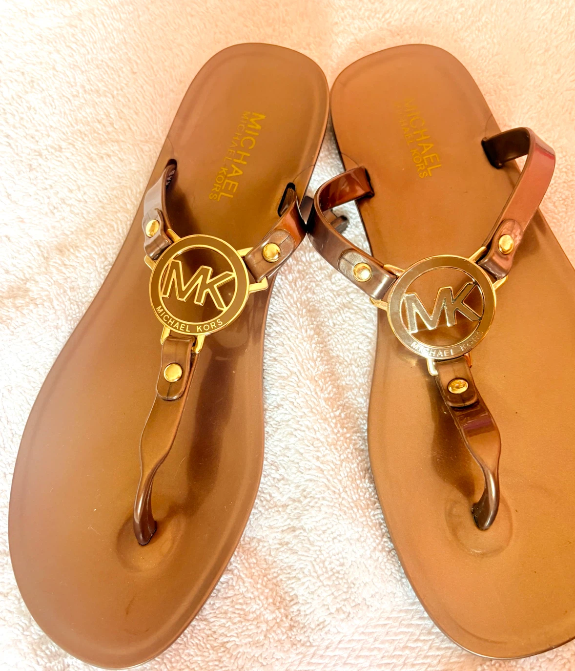 $40! Michael Kors Studded Bag and Thong Sandals Set - photo 5