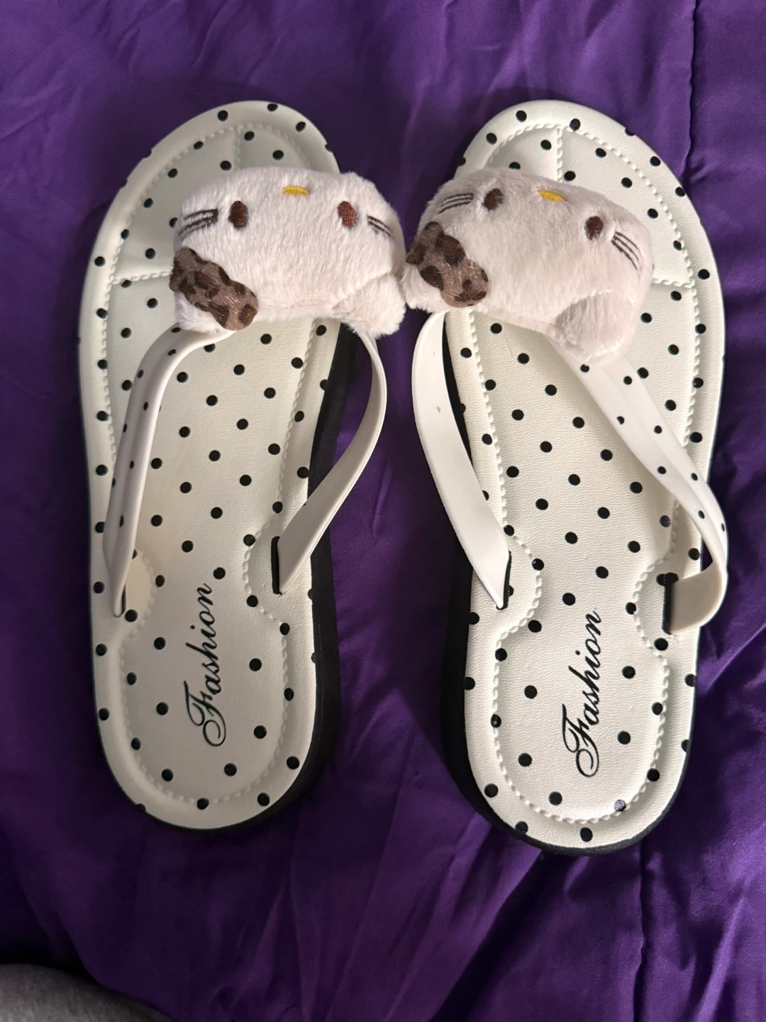 Hello Kitty Flip Flops size 8/9 - photo 3