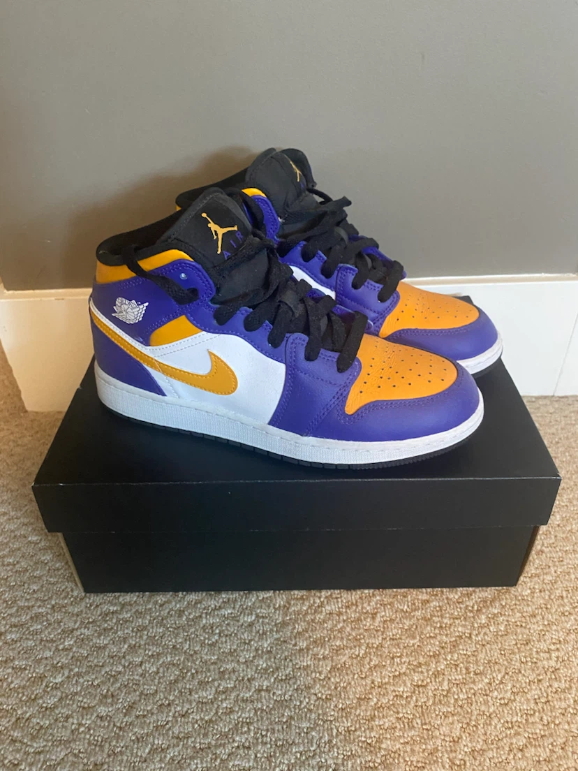 Air Jordan 1 Mid SE “Lakers”