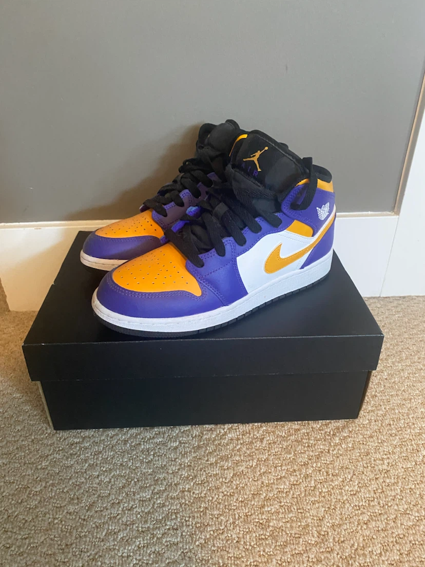 Air Jordan 1 Mid SE “Lakers” - photo 2
