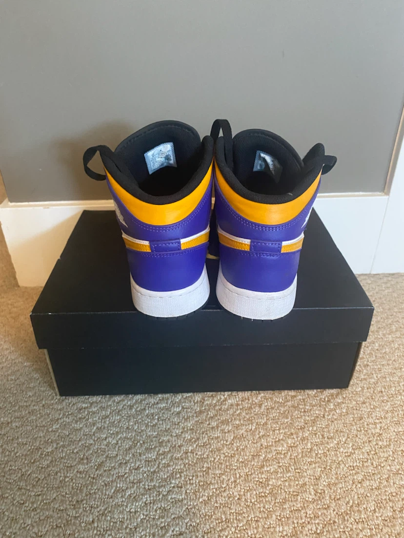 Air Jordan 1 Mid SE “Lakers” - photo 3