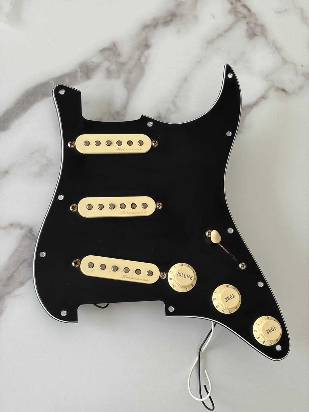 Fender Vintage Noiseless pickups Pre-Wired Strat - photo 3