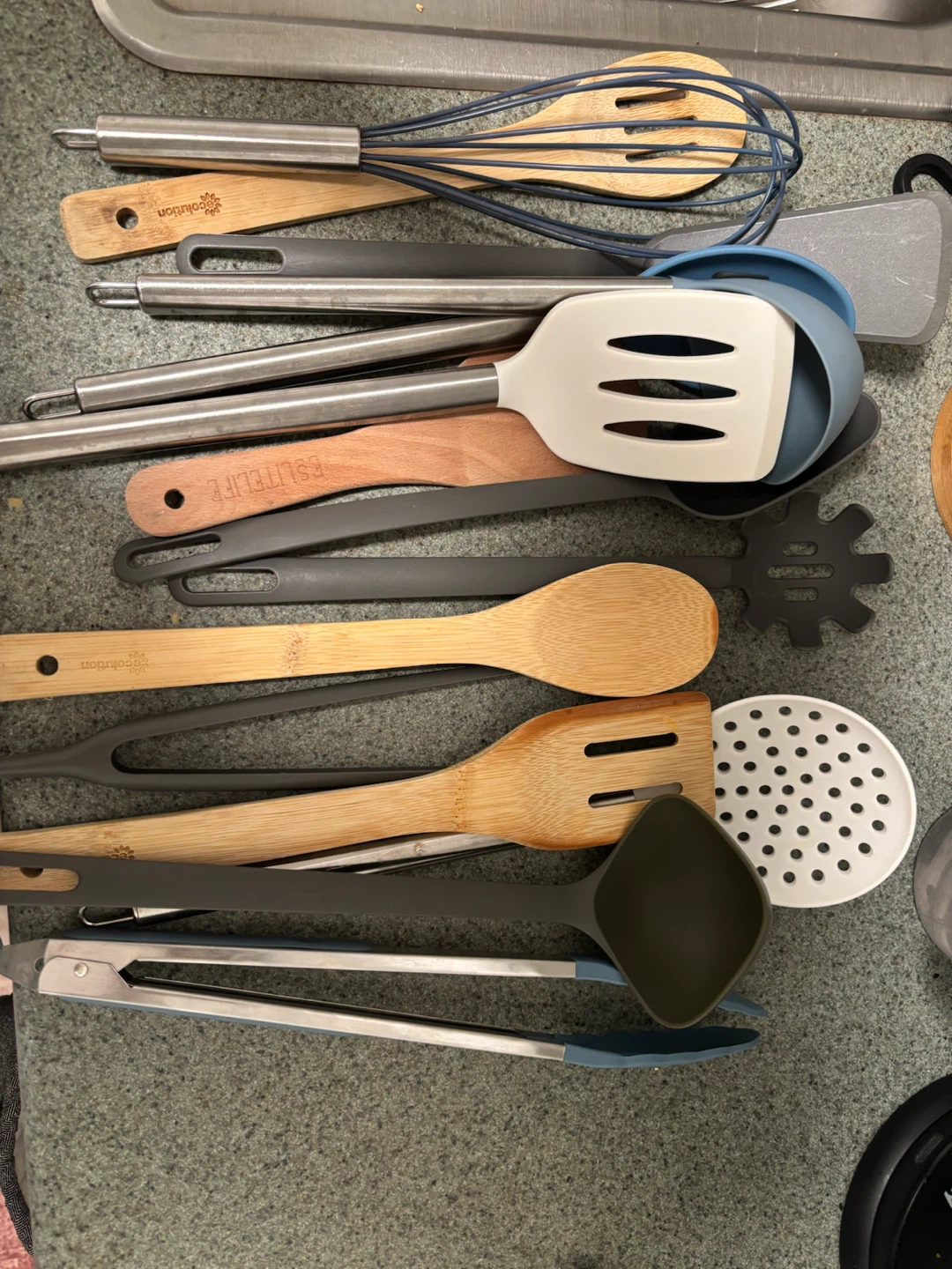 Various kitchen items and utensils - photo 3