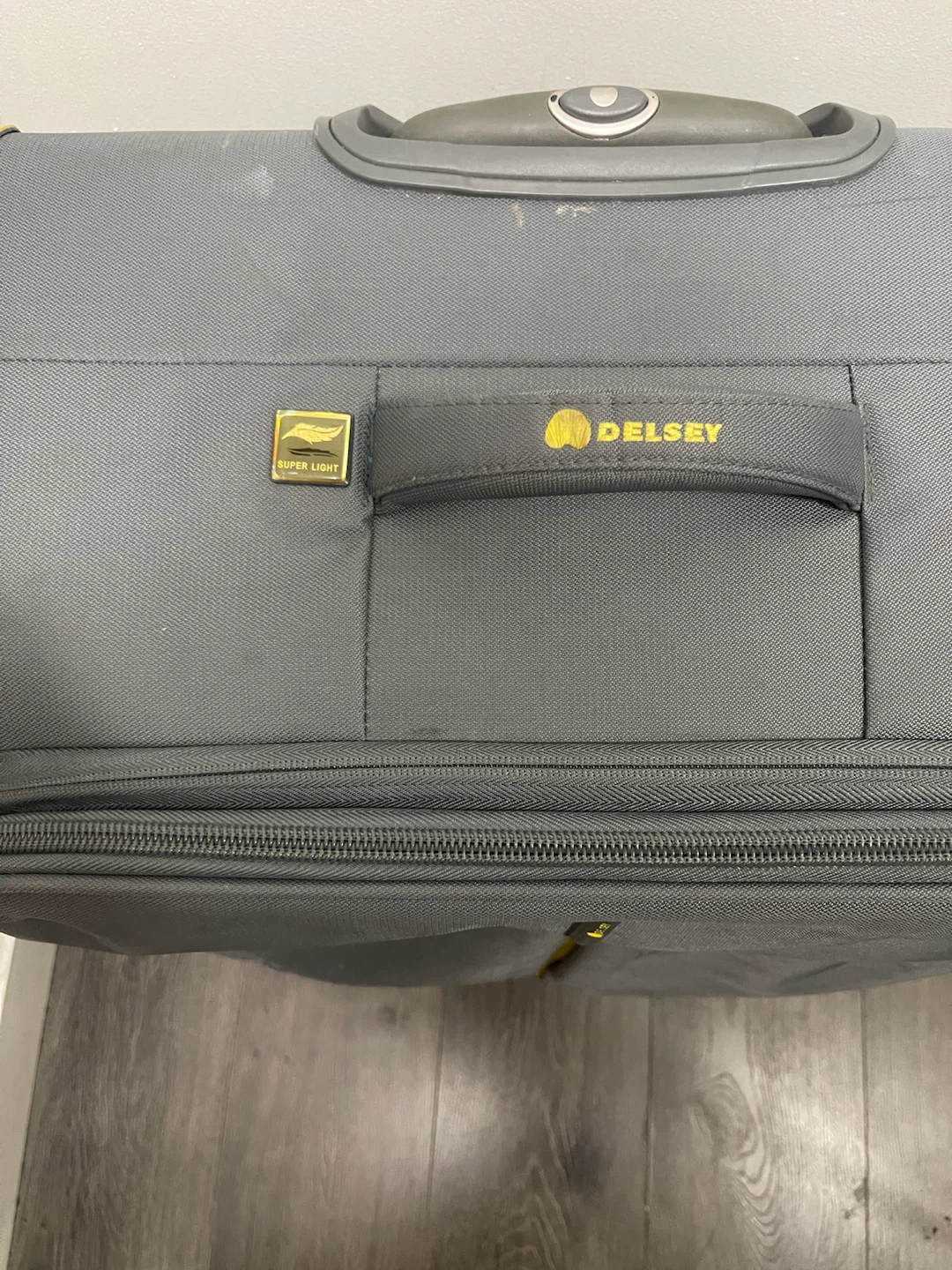Delsey Grey Spinner Suitcase - 37cm x 69cm - photo 3