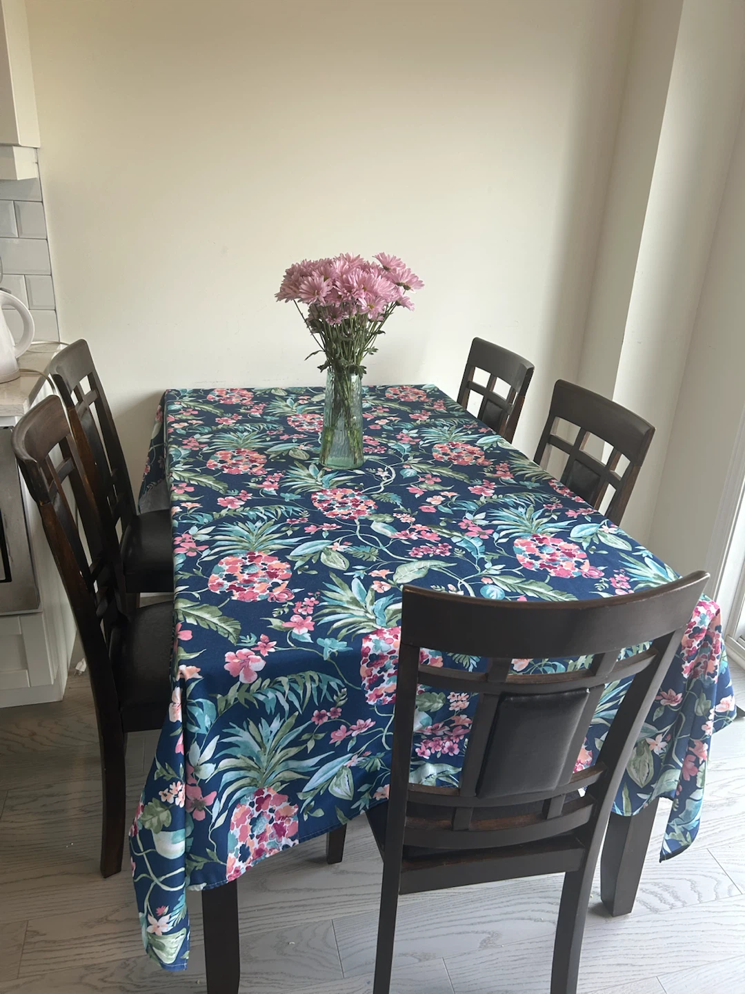 Dinning table with chairs