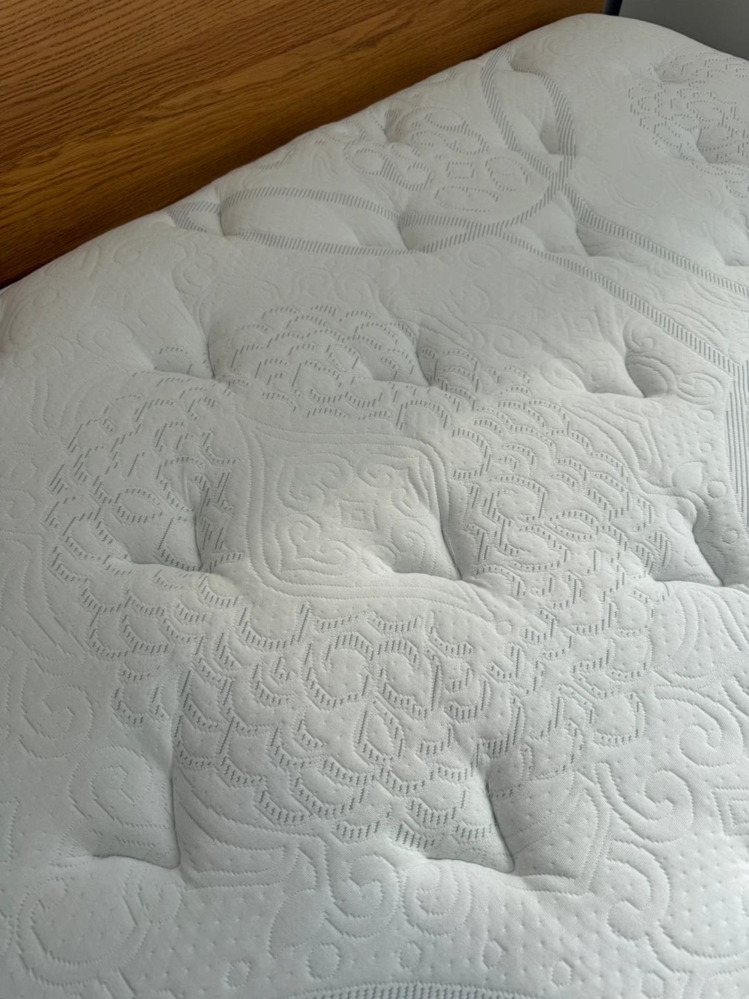 Kingsdown Studio Clairmont Mattress - Plush - Queen - Like new! - photo 3