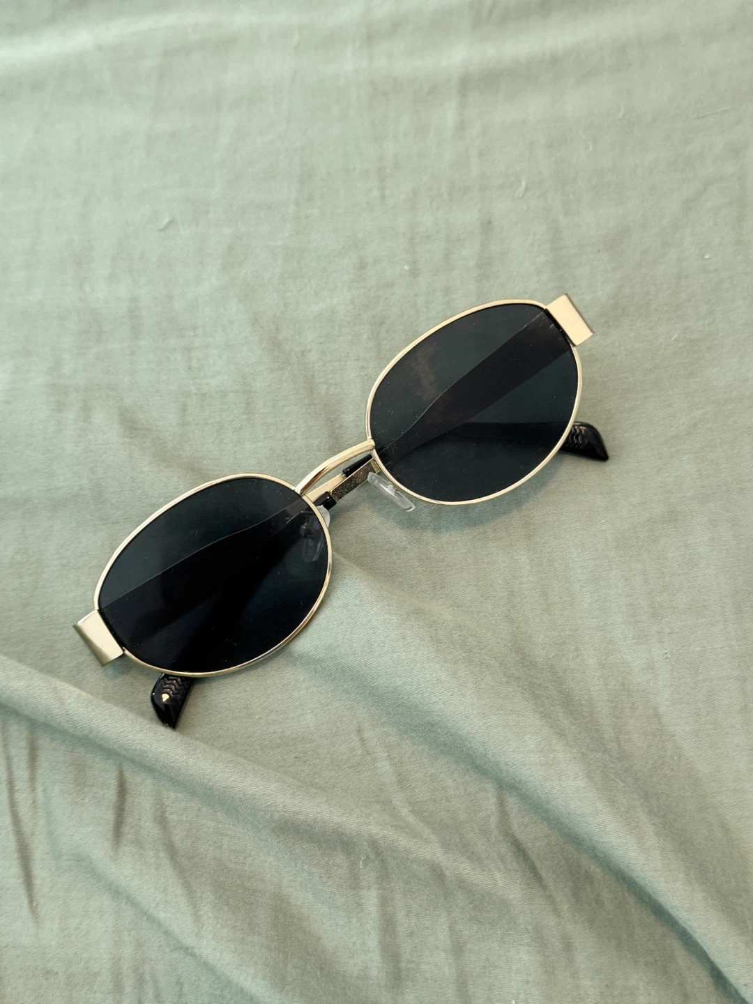 Oval Sunglasses with Gold Frame