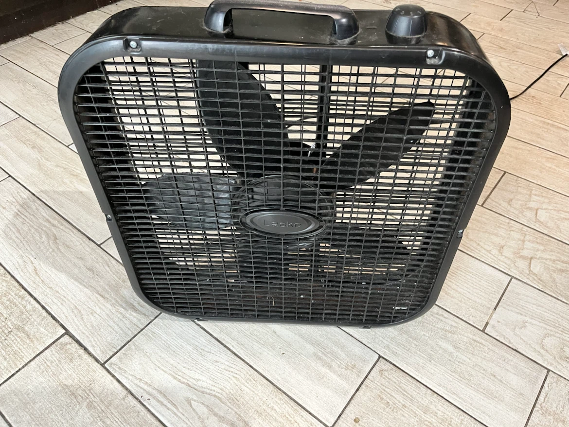 Black Lasko Box Fan - photo 2