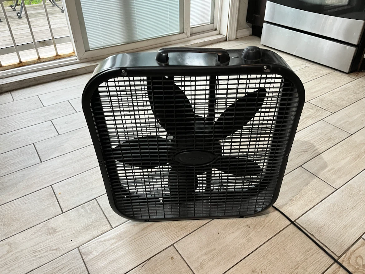 Black Lasko Box Fan - photo 3