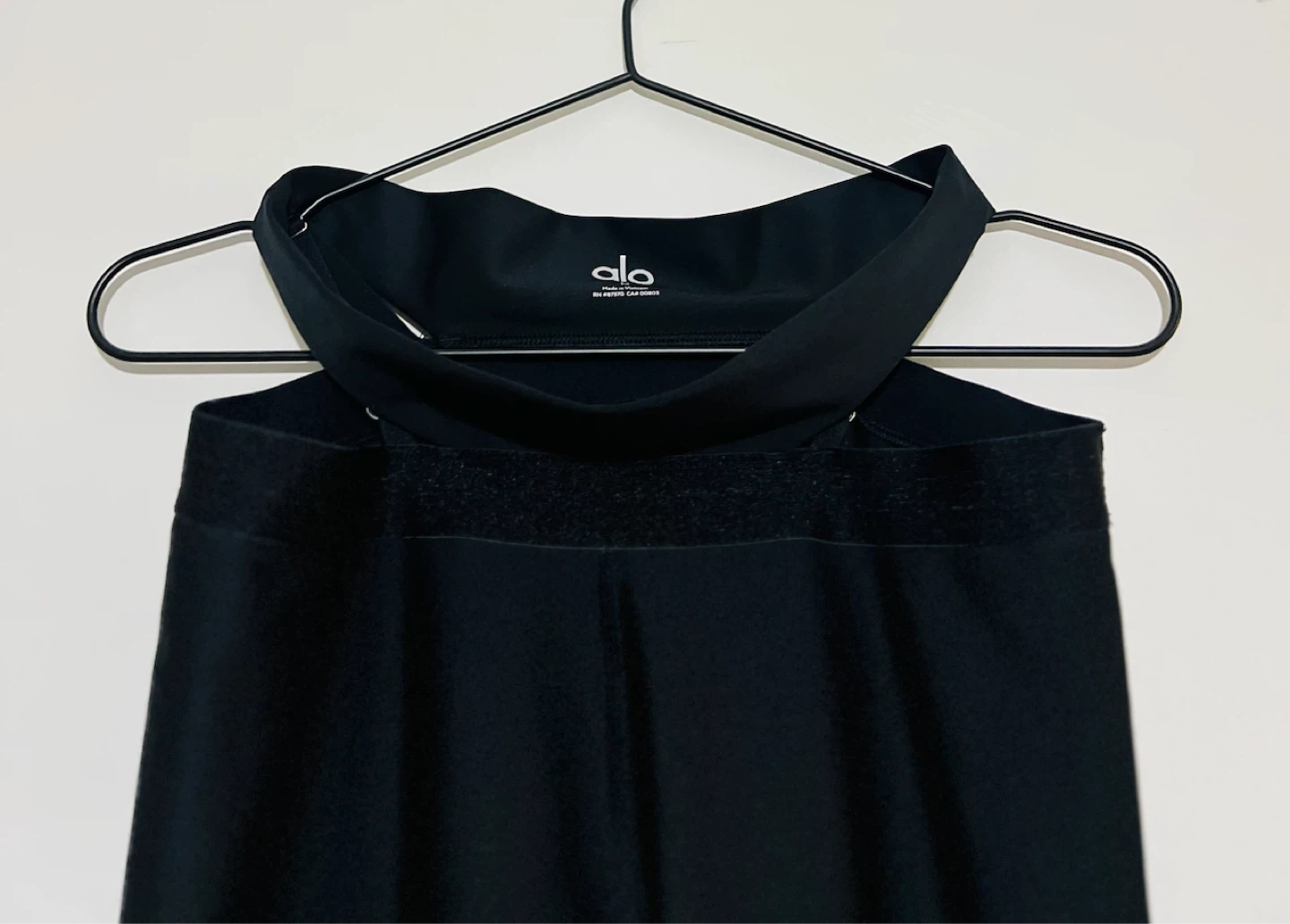 Alo Yoga Black Leggings with Cut-Out Waist - photo 3