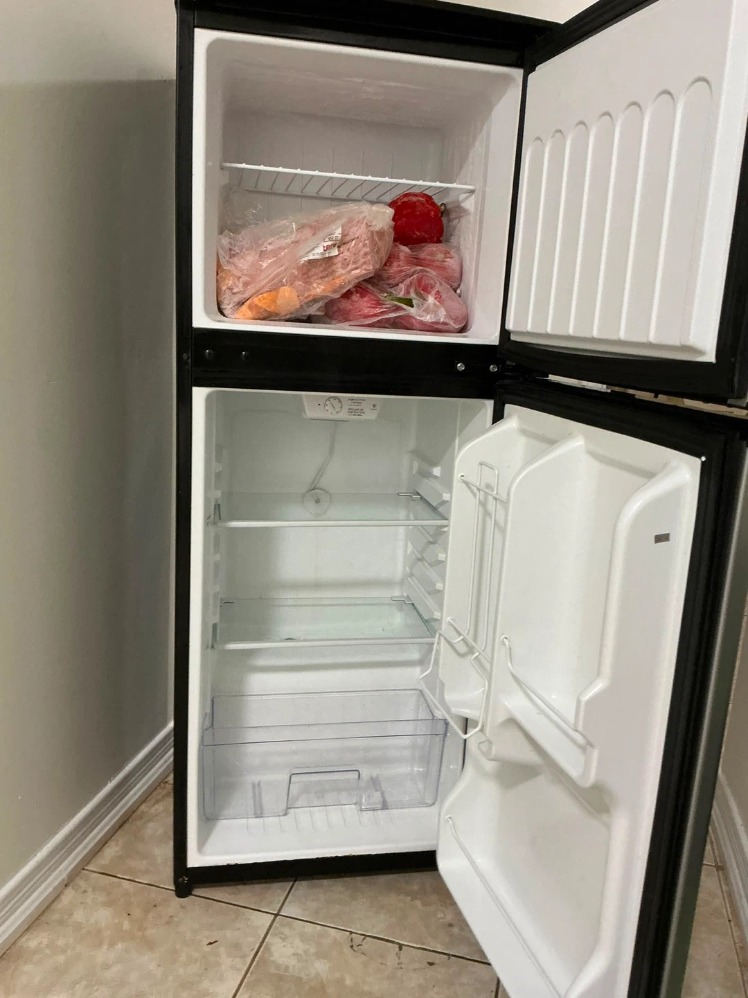 Magic Chef Compact Refrigerator - photo 2