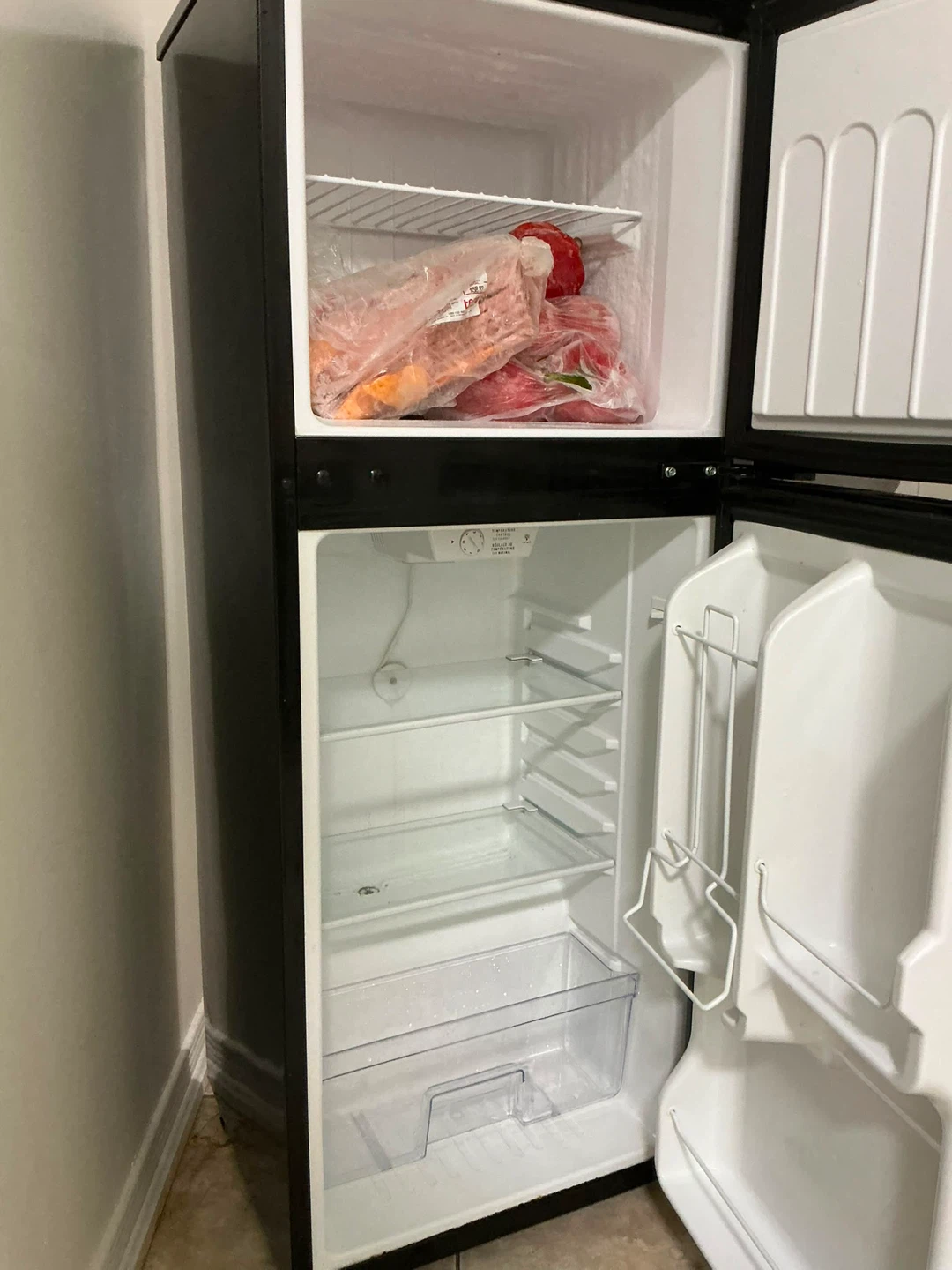 Magic Chef Compact Refrigerator - photo 3