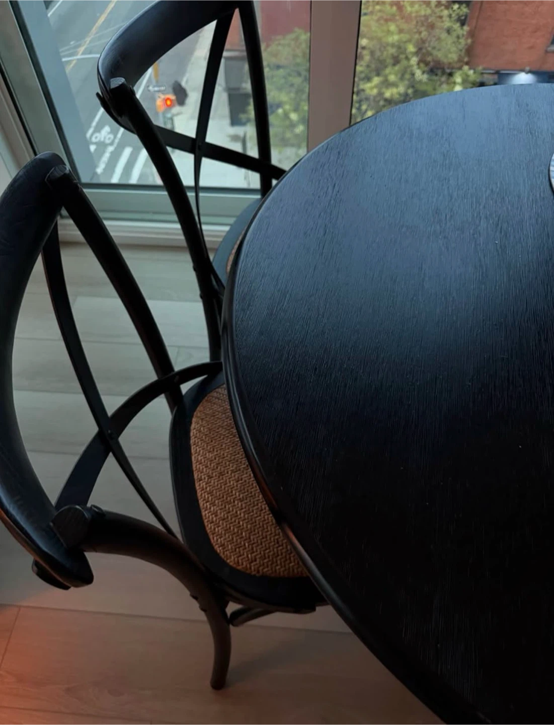 Round Pedestal Dining Table & 4 chairs - photo 2