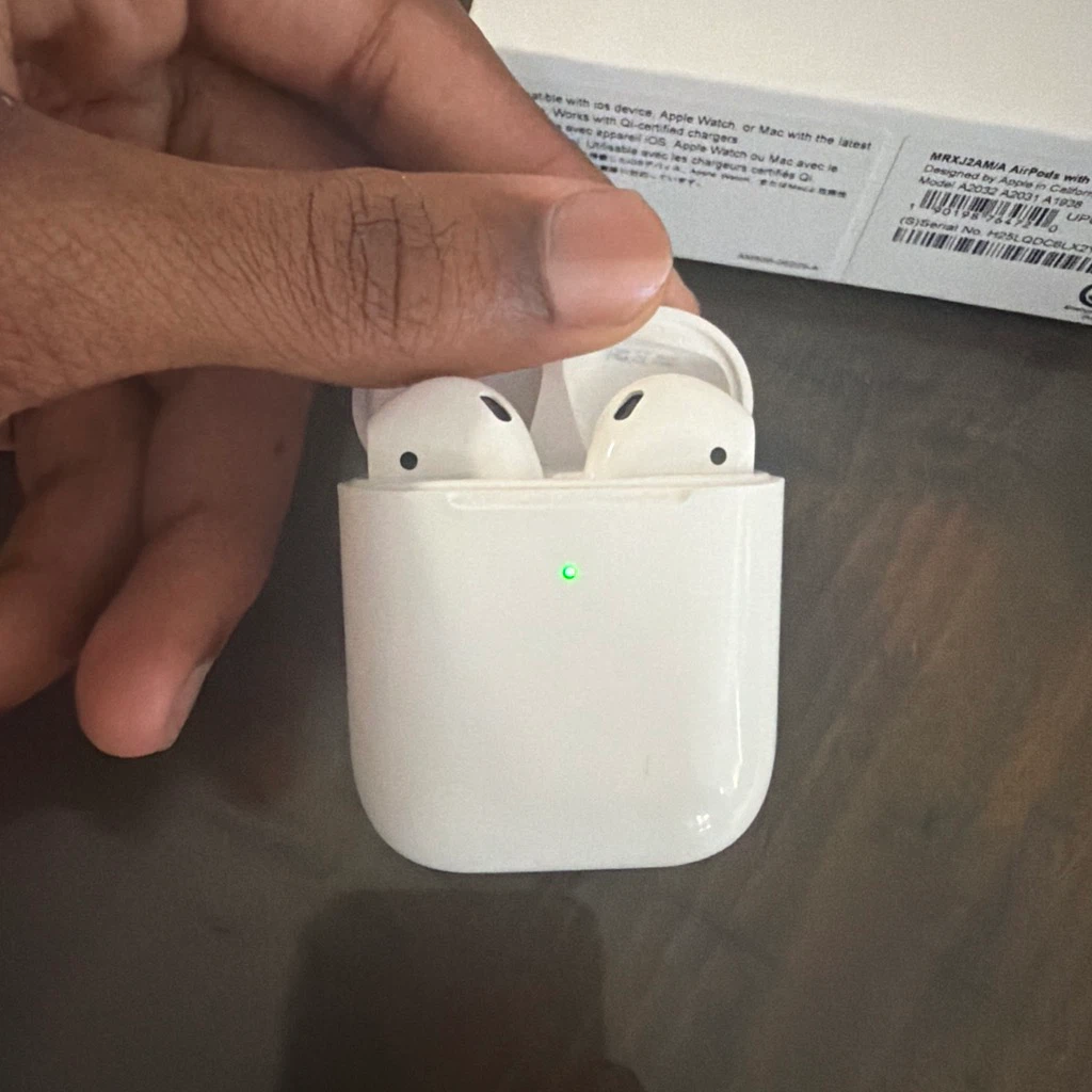 Apple AirPods with Wireless Charging Case