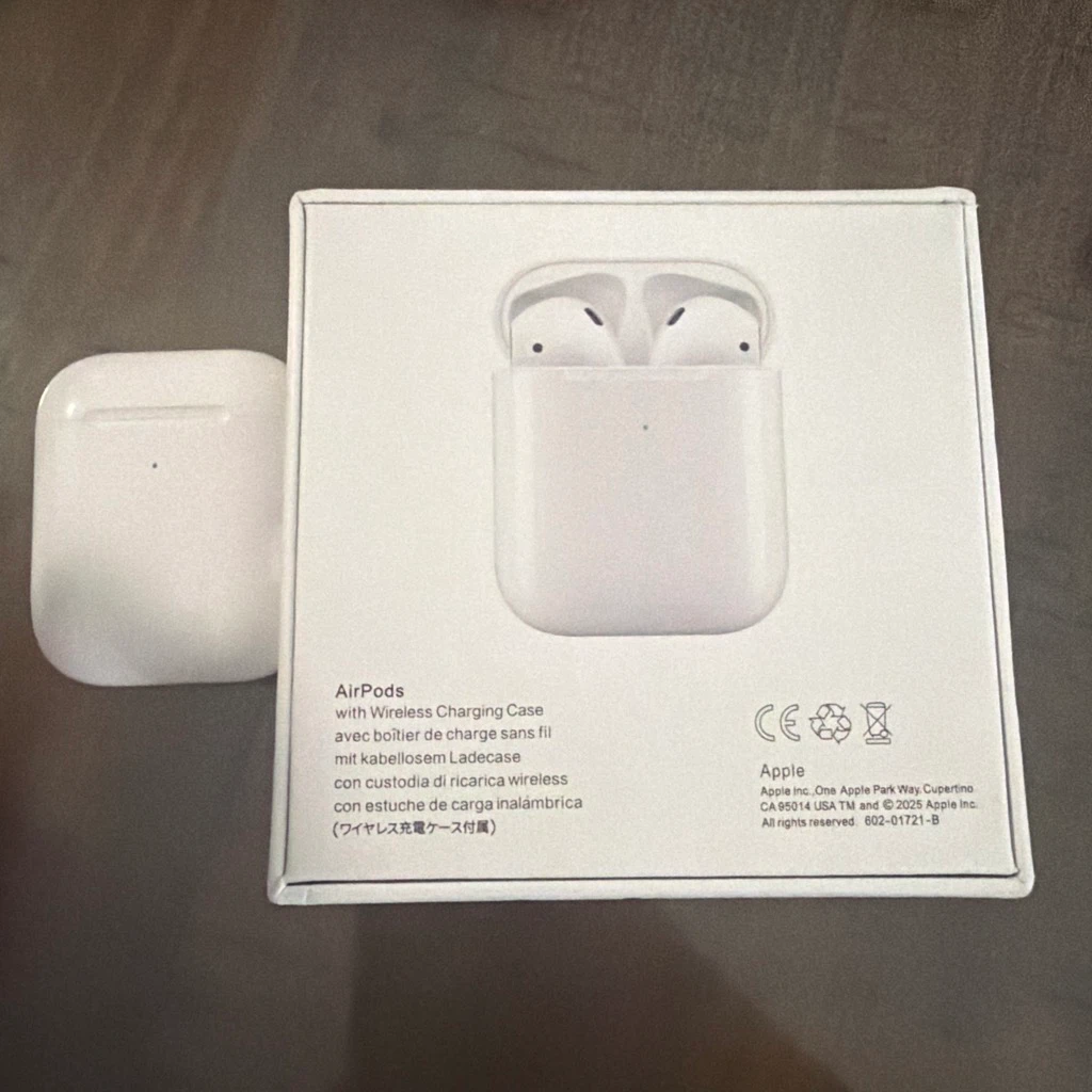 Apple AirPods with Wireless Charging Case - photo 4