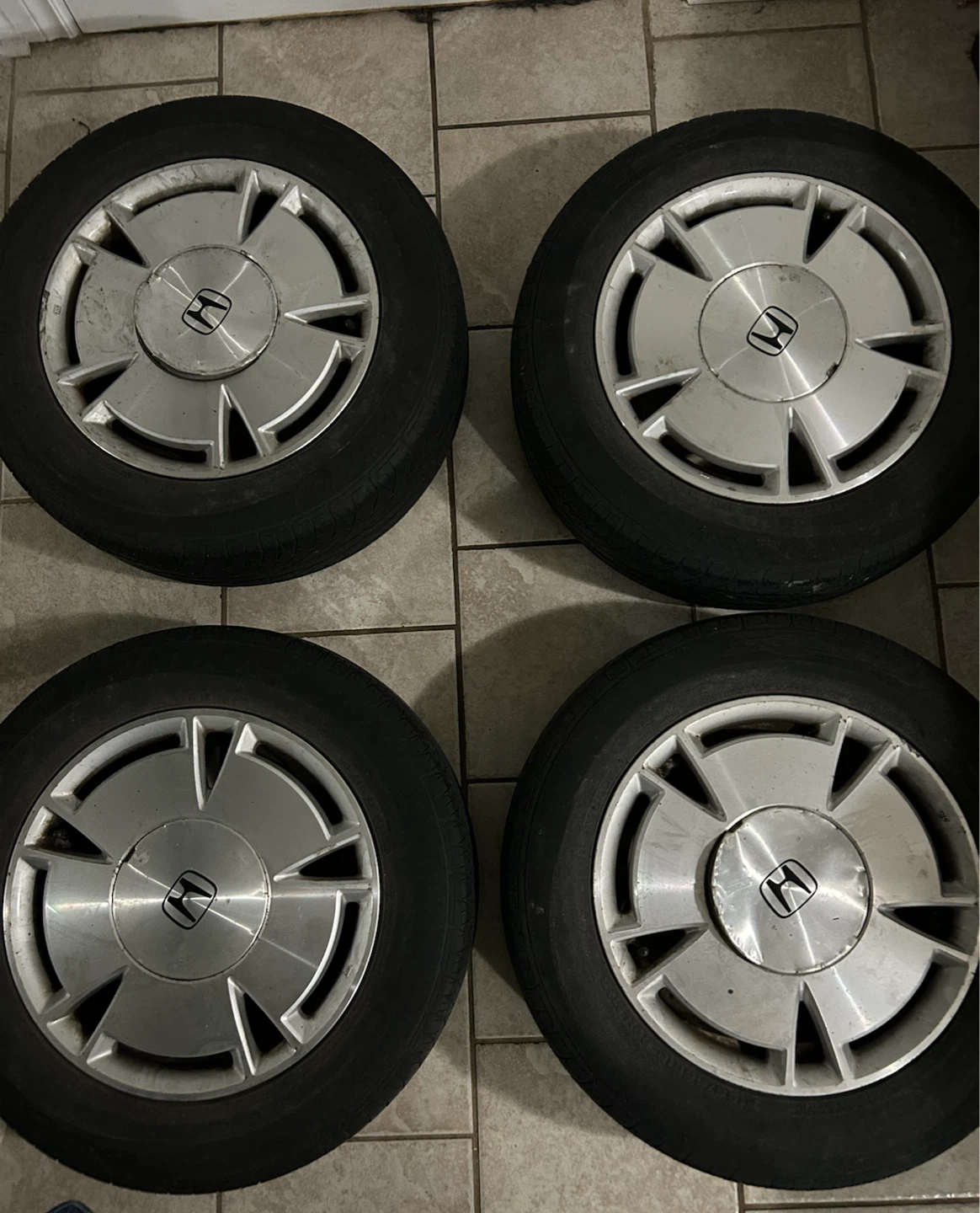 4 Honda Civic all season tires with rims - photo 2