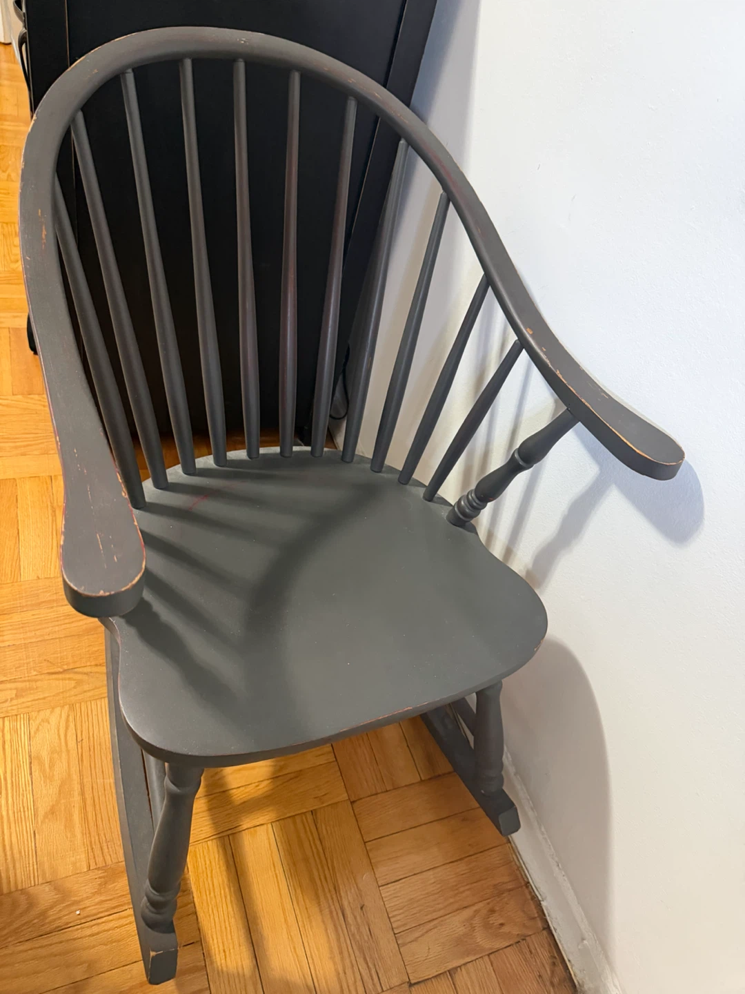 Vintage Windsor-Style Wooden Rocking Chair – Dark Grey Finish - photo 5