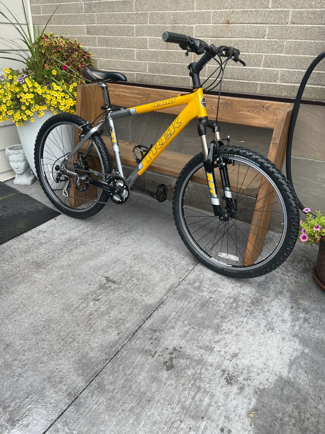 27 Speed Trek mountain bike in excellent condition $275