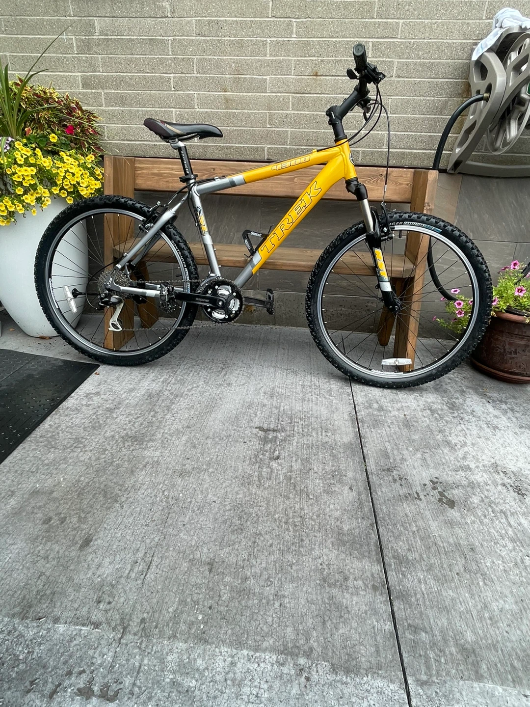 27 Speed Trek mountain bike in excellent condition $275 - photo 5