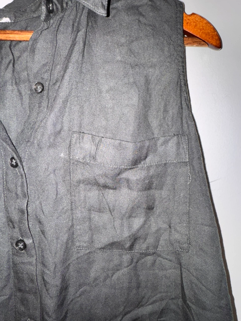 Sleeveless Button-Up Shirt - photo 3