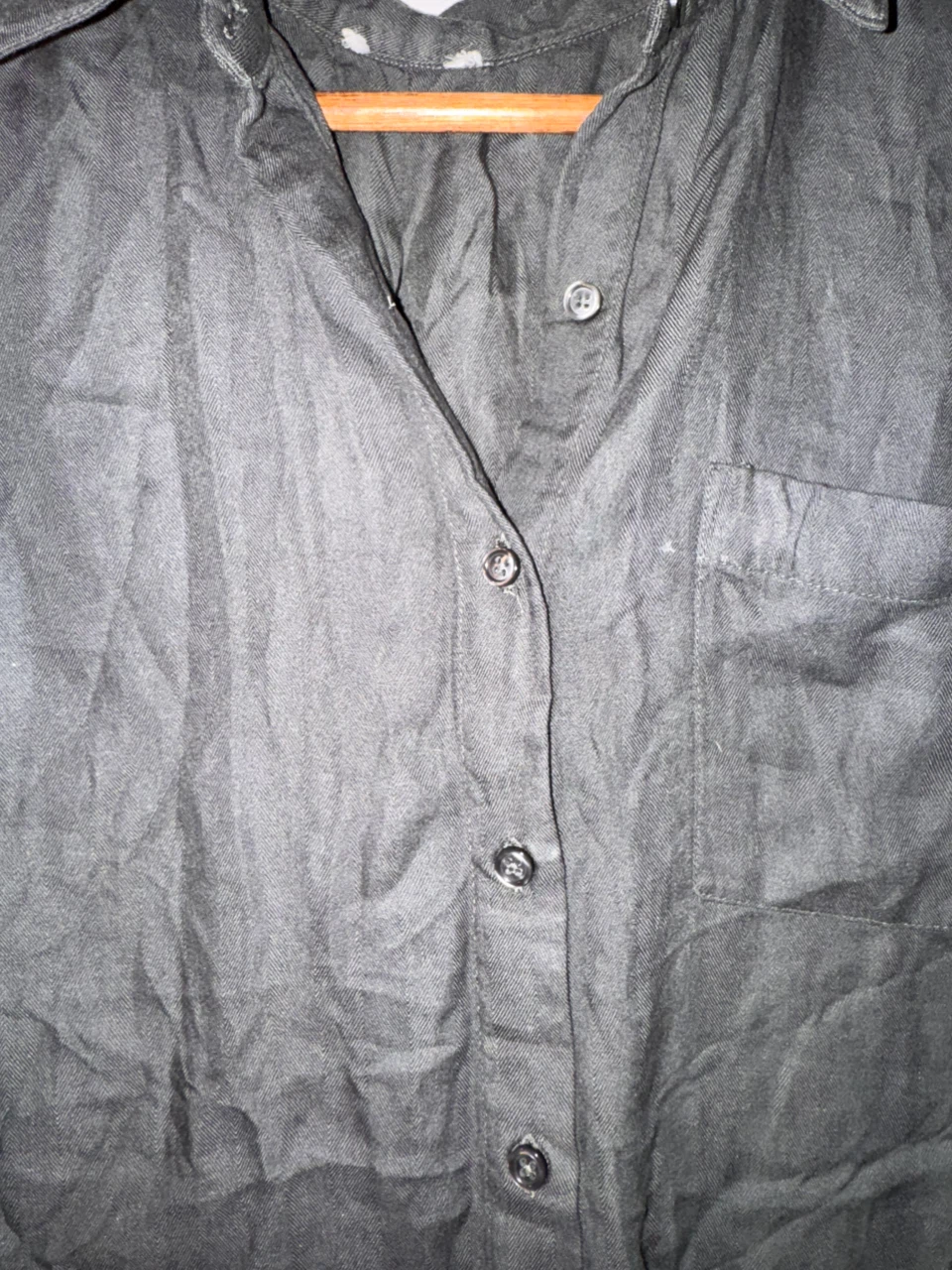 Sleeveless Button-Up Shirt - photo 4