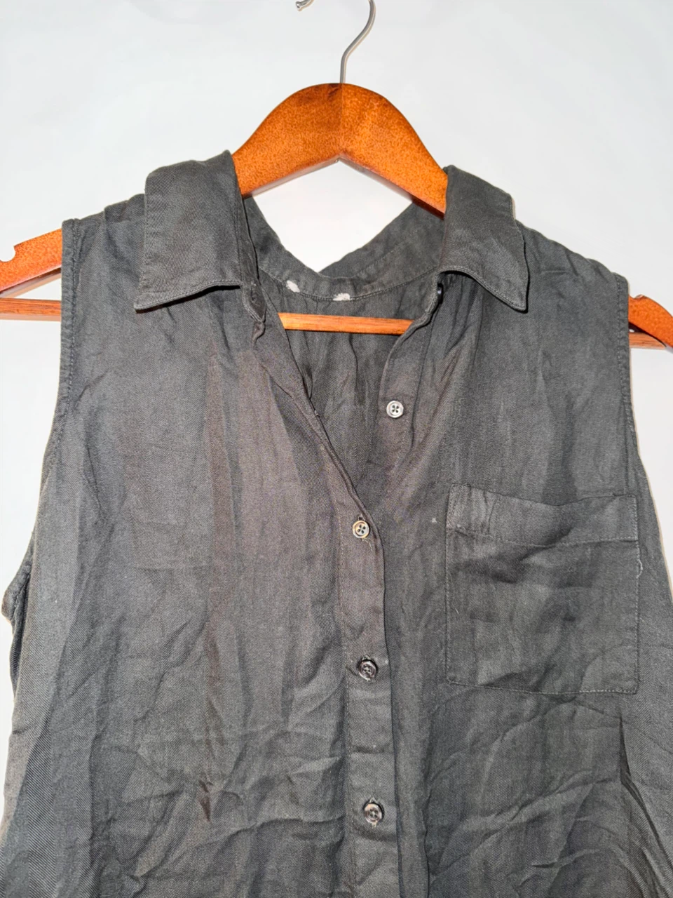 Sleeveless Button-Up Shirt - photo 5