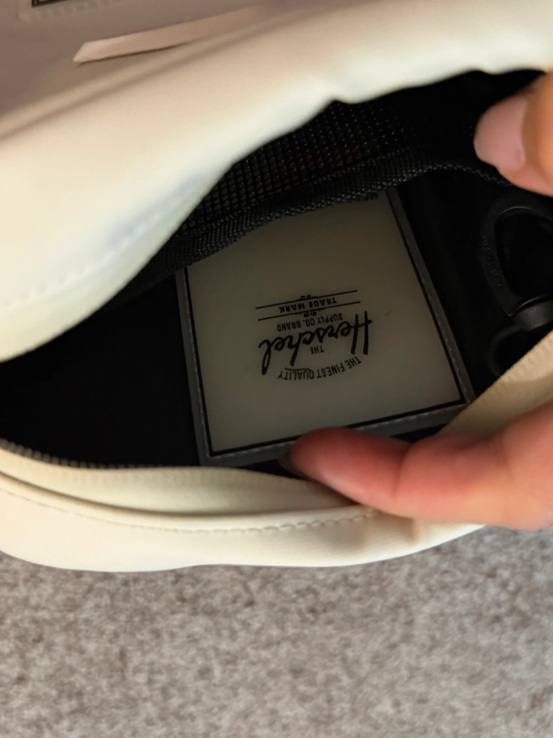 Herschel Supply Co. Crossbody Bag -waterproof- Off-White - photo 5