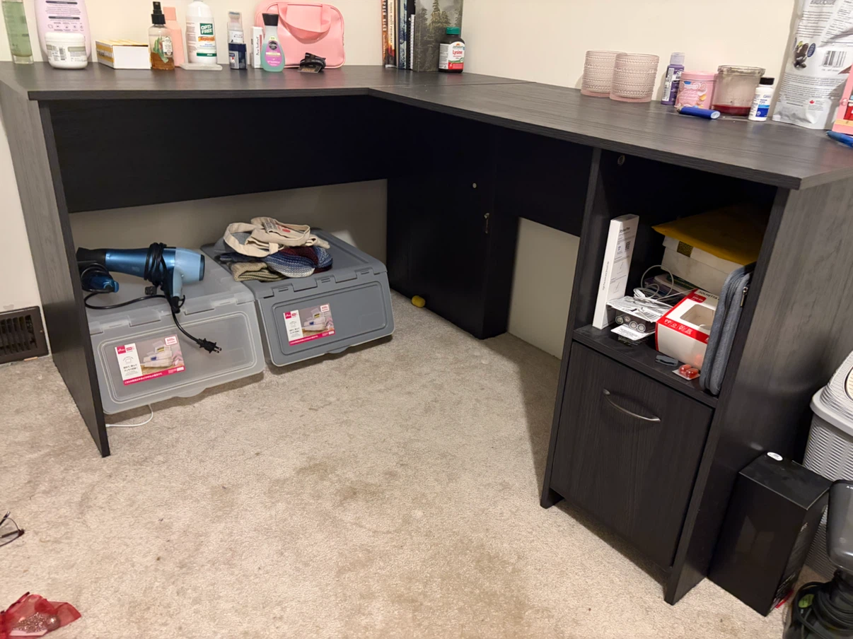 Desk - photo 3