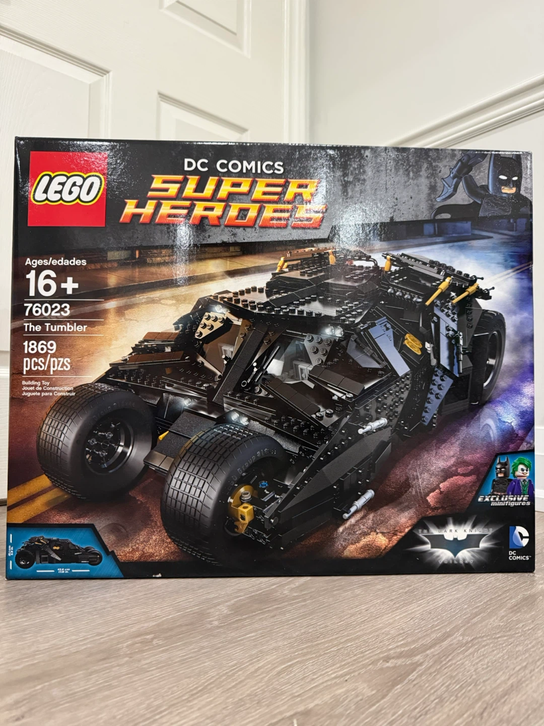 LEGO DC Comics Super Heroes The Tumbler 76023