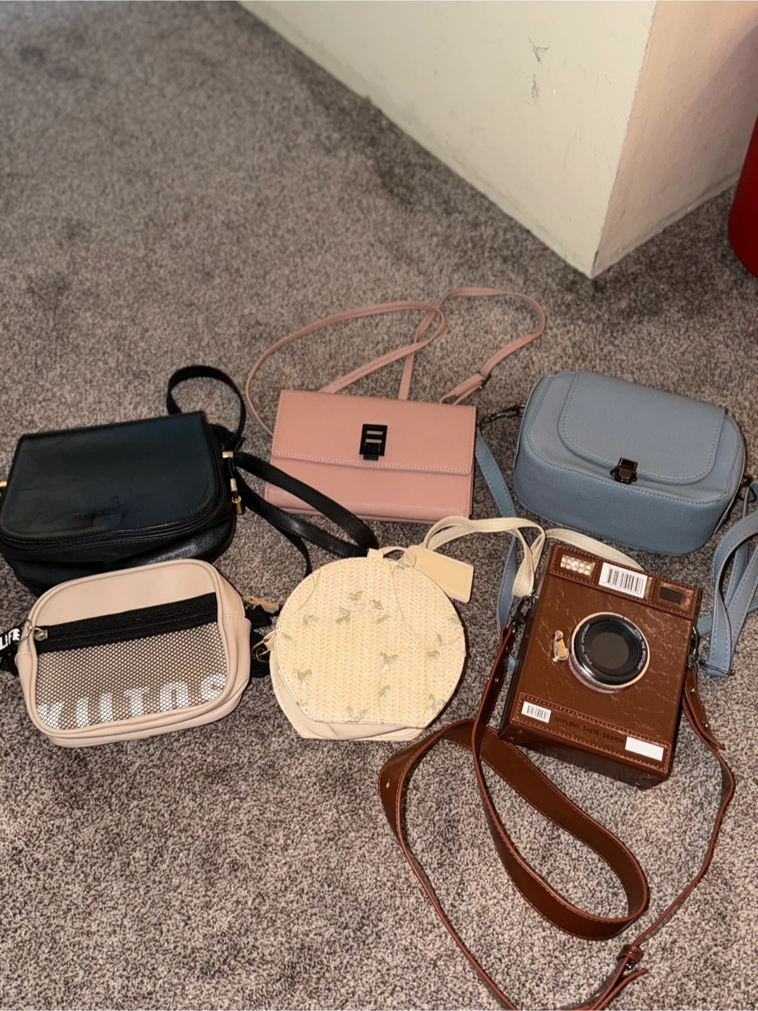 6 small shoulder bags in different colors