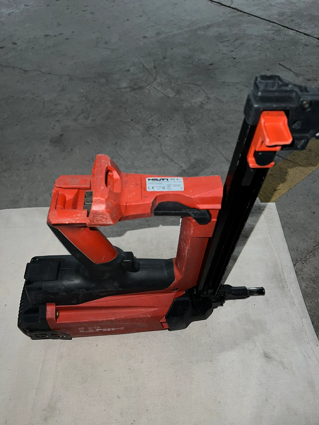 Hilti GX2 Gas Concrete Nailer - photo 3