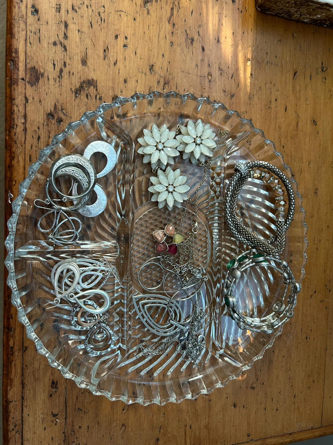 DIVIDED VINTAGE GLASS DISH (READ LISTING)