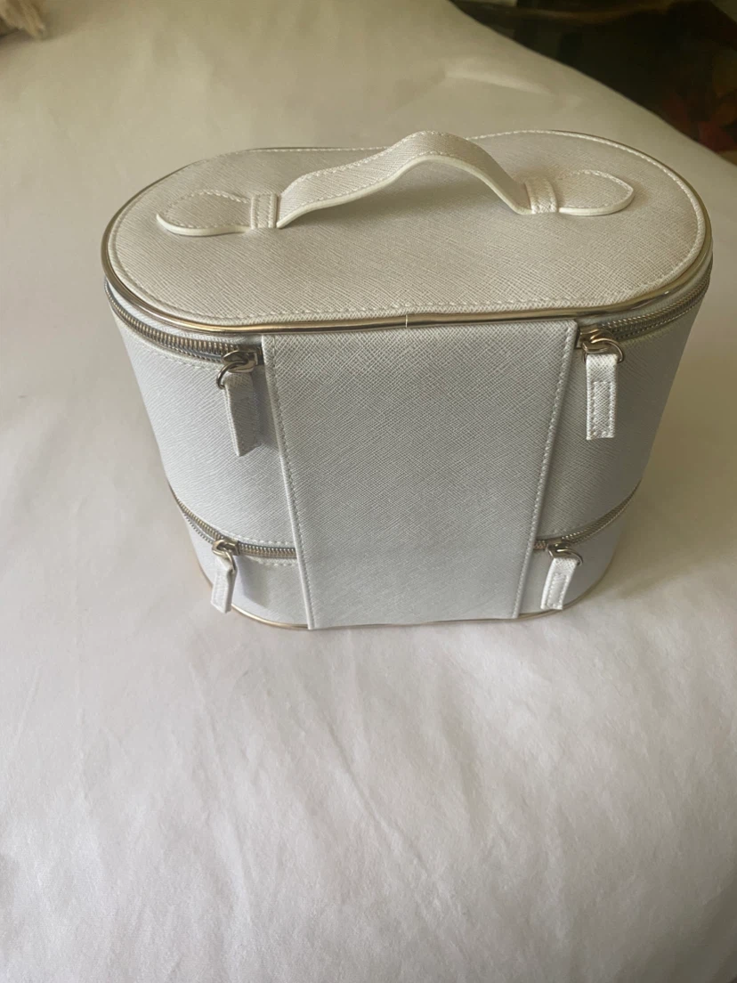 White Vanity Case with Gold Trim - photo 4