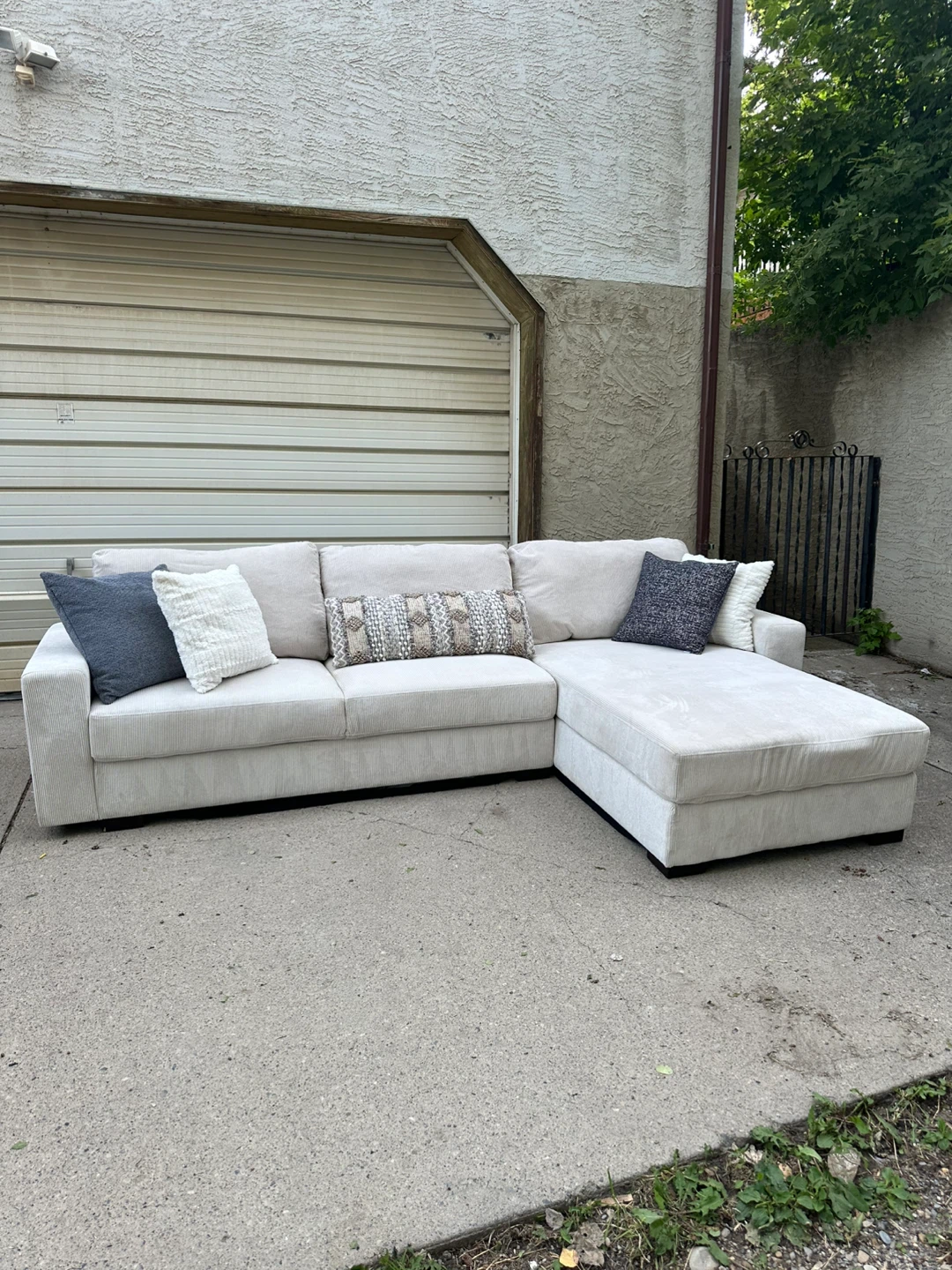 White Corduroy Reversible Sectional Sofa w/ Chaise - photo 3