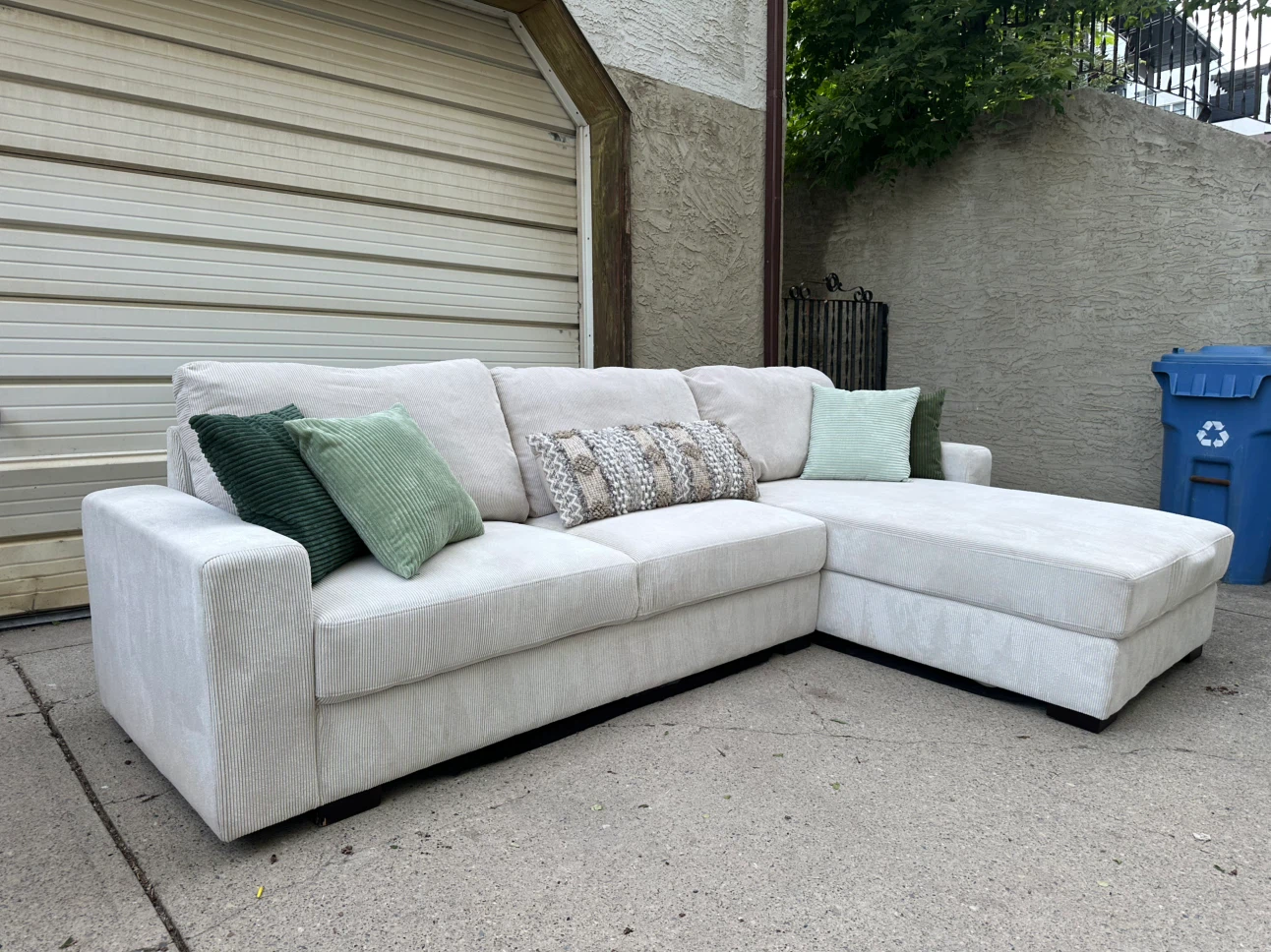 White Corduroy Reversible Sectional Sofa w/ Chaise - photo 4