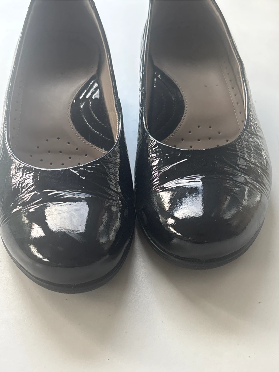 ECCO Women's Black Patent Leather Heels Size 39 - photo 2