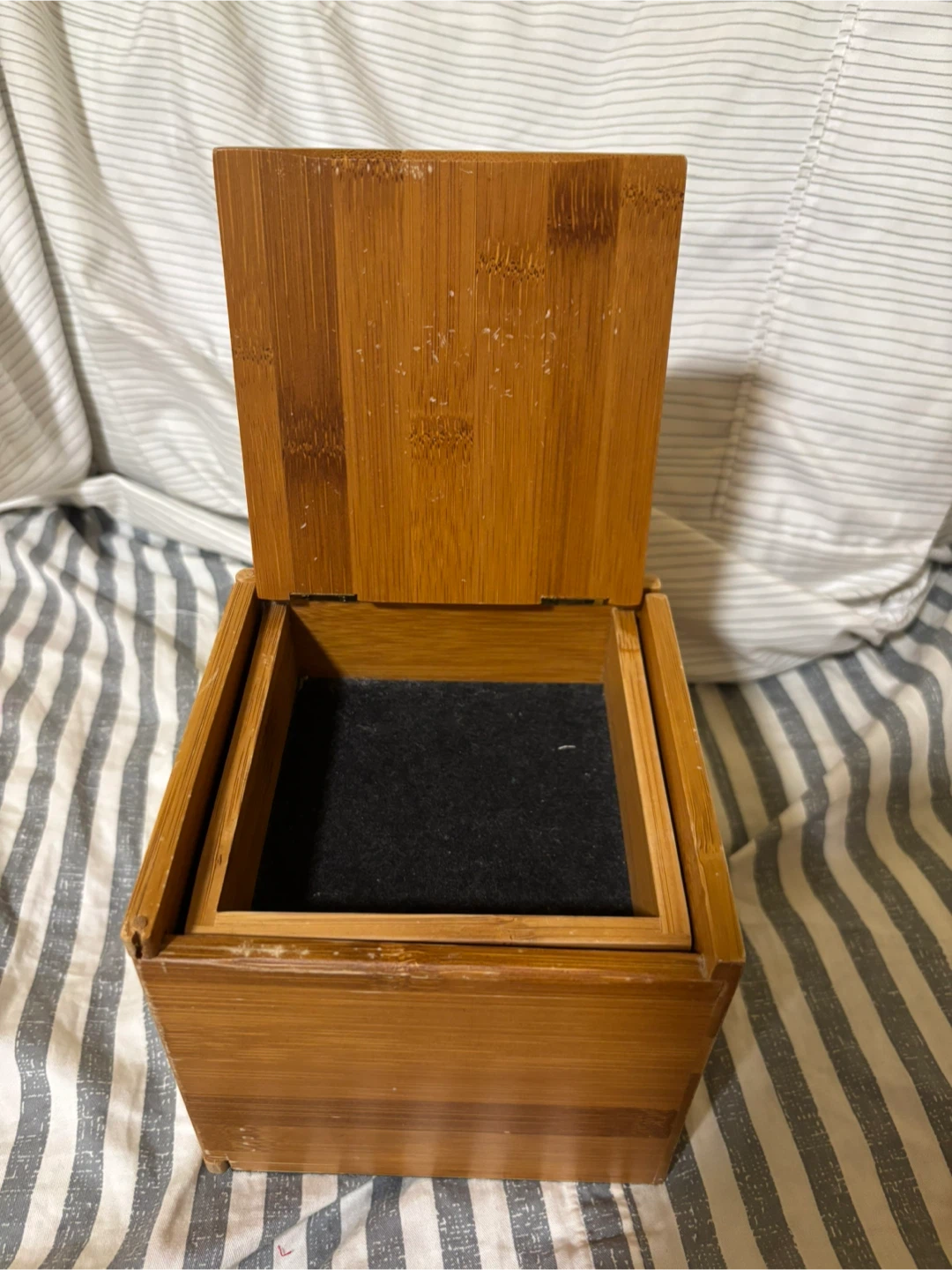 Umbra tuck storage box