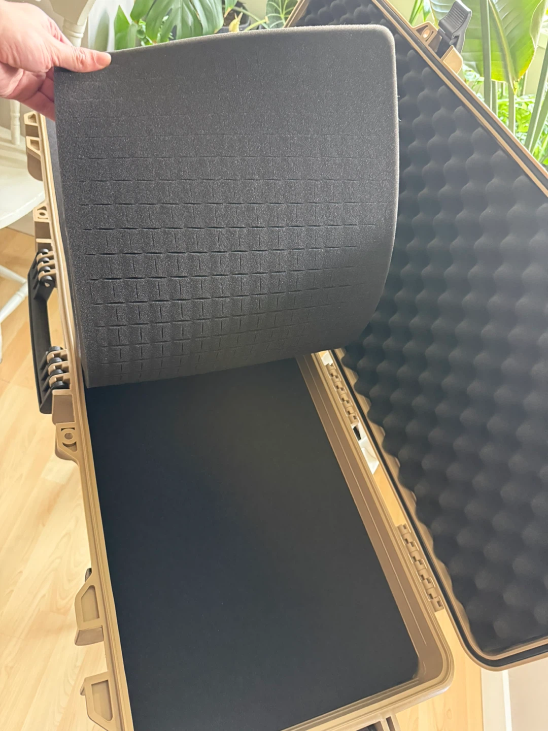 Vevor Hard Case with Foam (2) 15 in x 42 in - photo 3