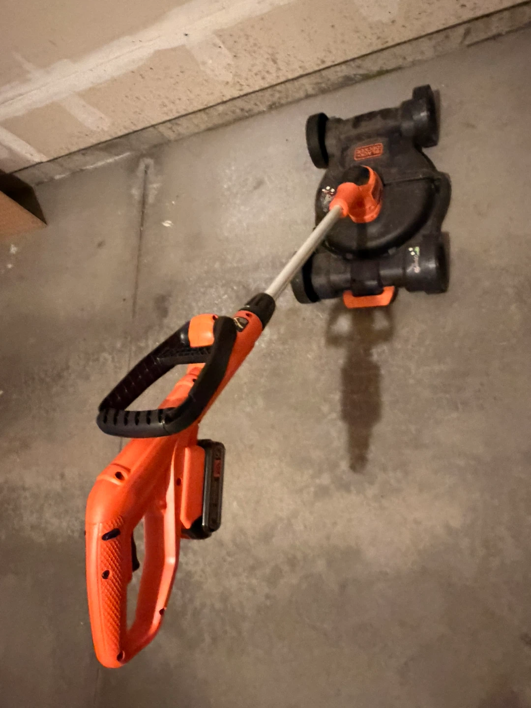 Black+Decker Cordless String Trimmer and Blower Combo - photo 3