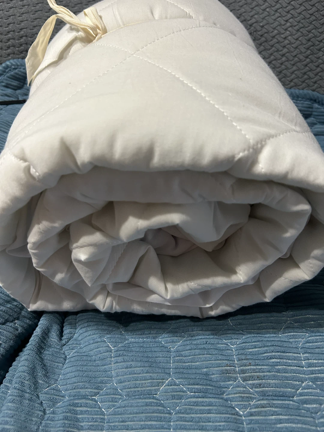 Amazon Basics Mattress Protector Queen Size! - photo 5