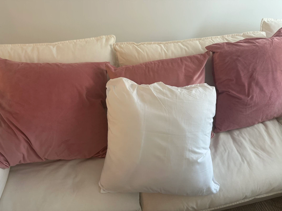 Set of 4 Pink Velvet Pillow Covers + White Pillow Inserts - photo 3