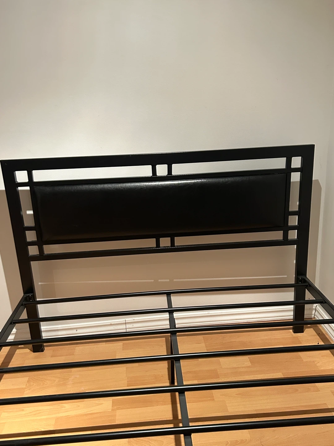 Nice and sturdy Double/Full size bed frame - photo 2