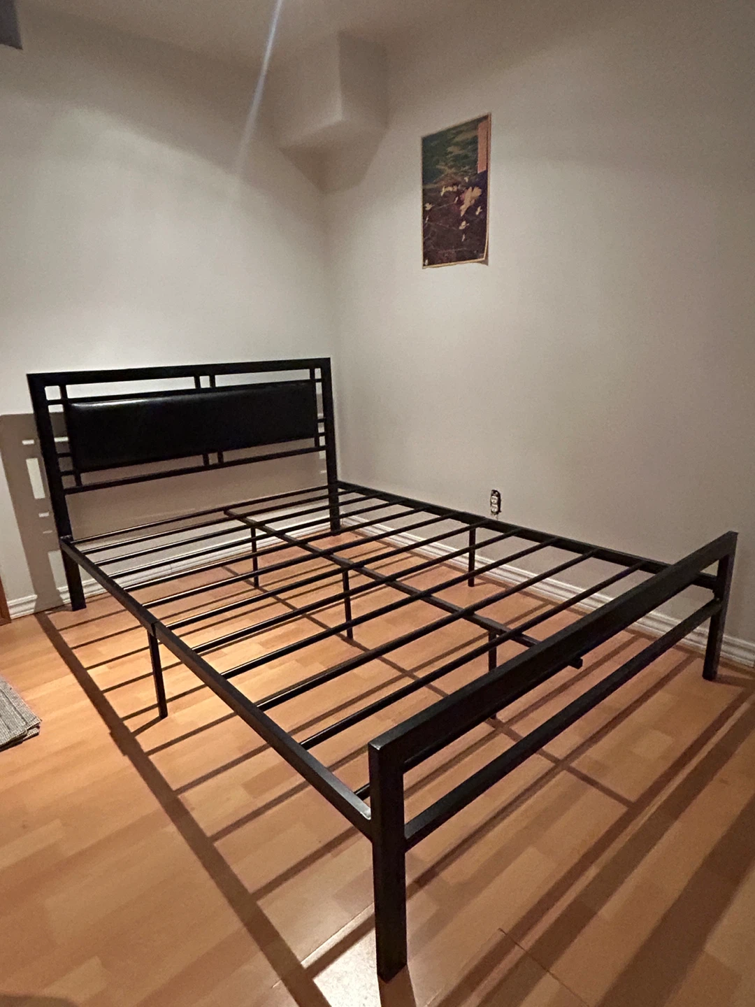 Nice and sturdy Double/Full size bed frame - photo 3