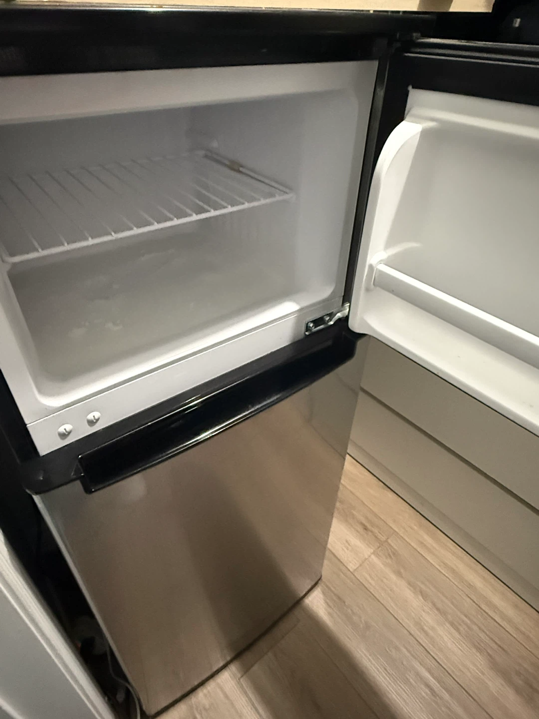 Magic Chef Mini Fridge - photo 3
