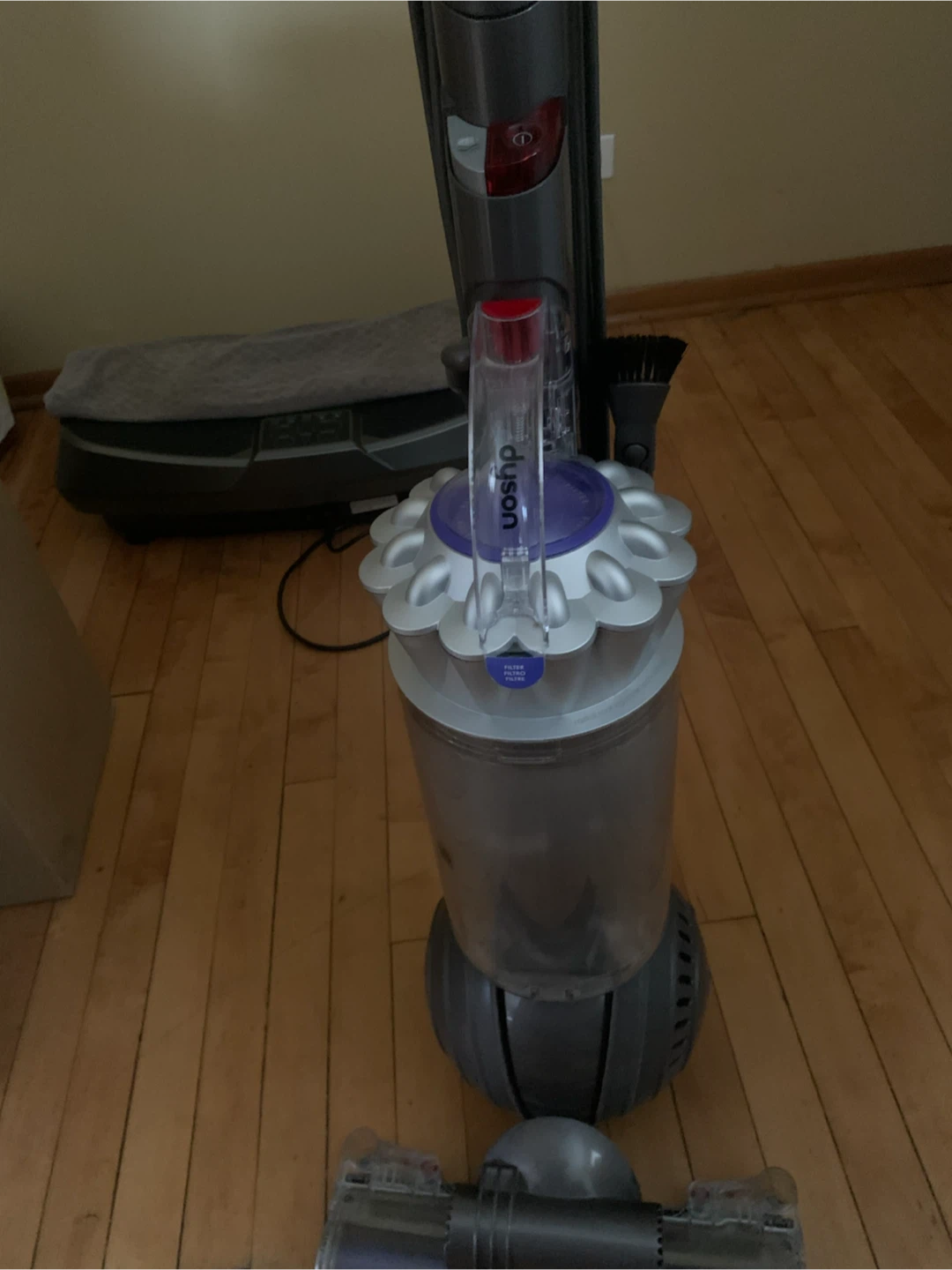 Dyson Vacuum Cleaner - photo 2