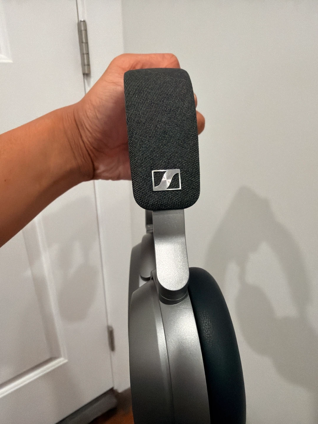 Sennheiser Momentum 4 Wireless Headphones - photo 2