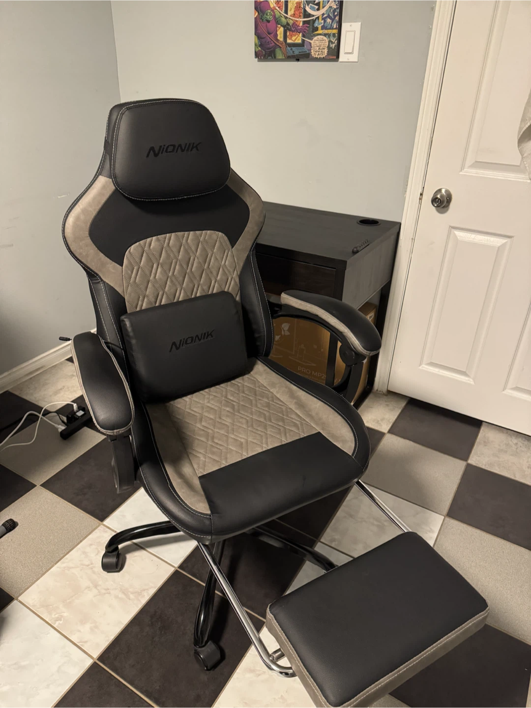 Gaming/ Work Chair with Footrest