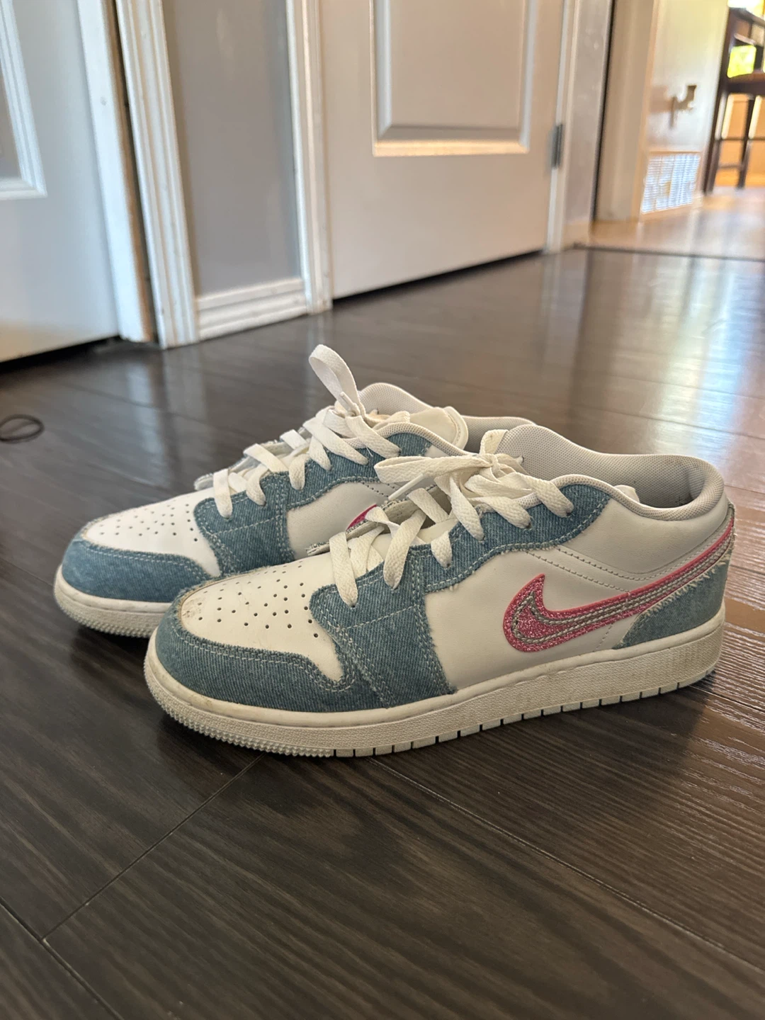 Air Jordan 1 Mid SE Denim