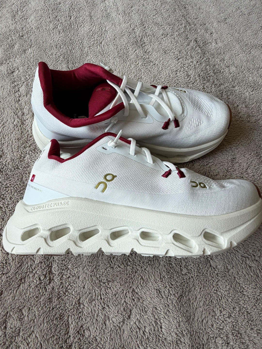 On CloudTecPhase Running Shoes - White/Burgundy
